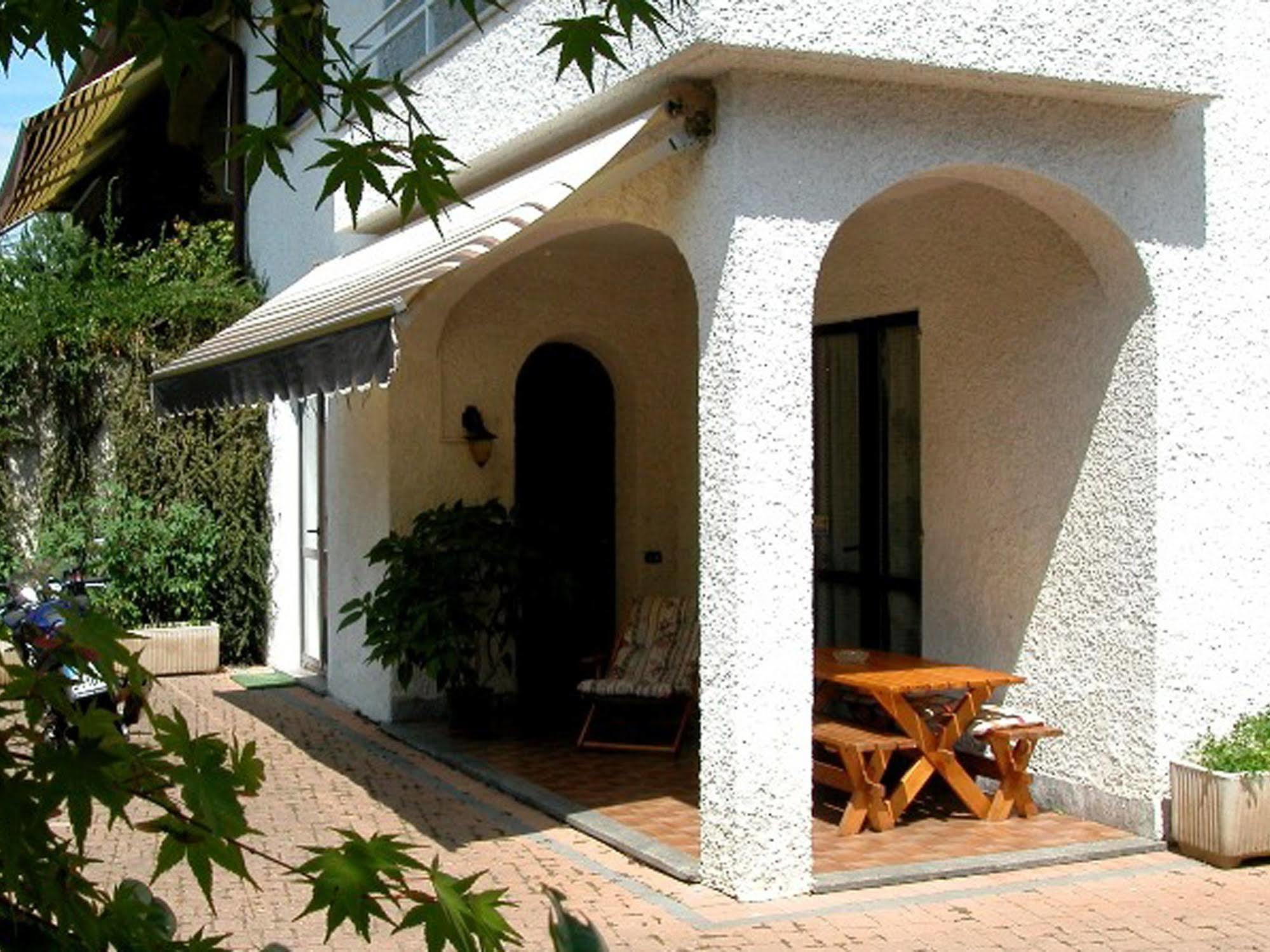 B&B Villa Monterosa Con Piscina Castronno Экстерьер фото