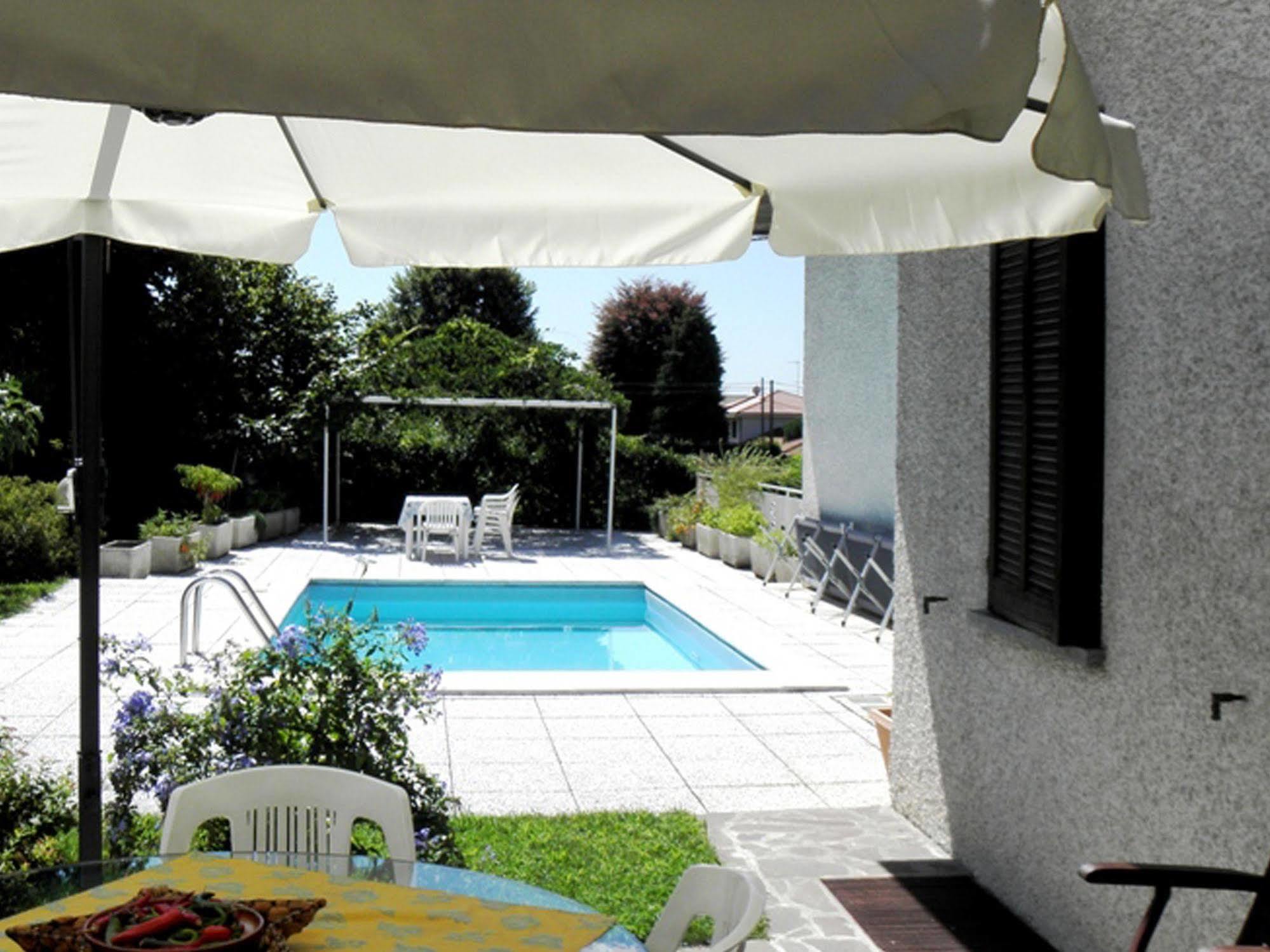B&B Villa Monterosa Con Piscina Castronno Экстерьер фото